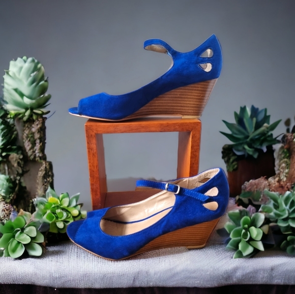 K&M Open Toe Wedge Sandles - Picture 3 of 8